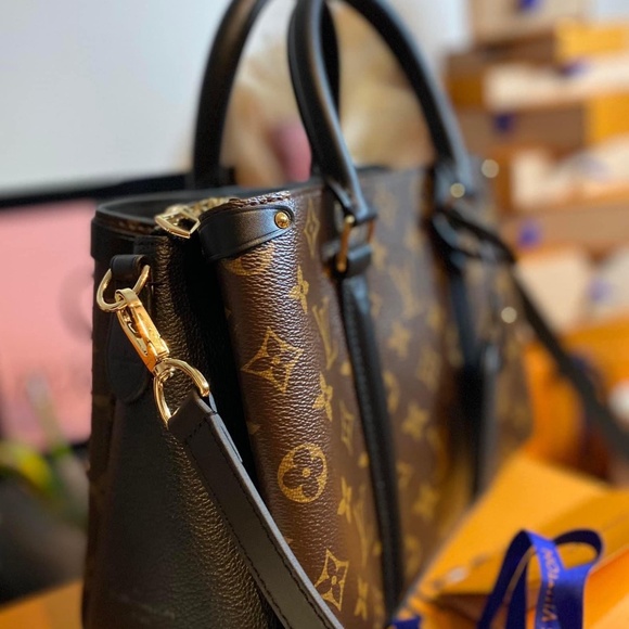 Louis Vuitton Soufflot BB in Black Monogram - Picture 7 of 14